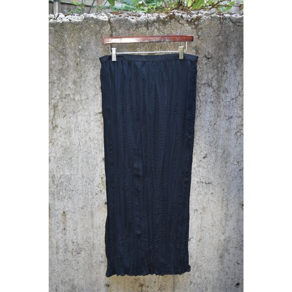 Cynthia Steffe Dresses & Skirts - Cynthia Steffe Black Crinkle Midi Skirt – Size M – NWT